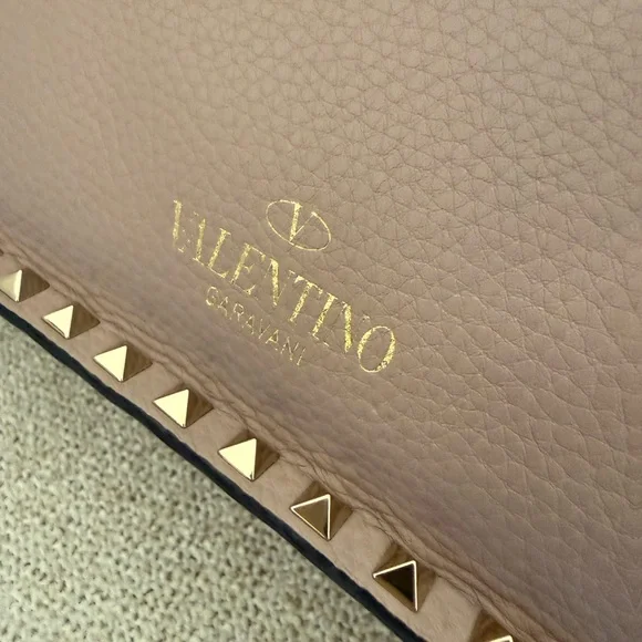 Valentino Pebbled Calfskin Rockstud Flip Lock Top Handle Bag (nude leather) - Picture 8 of 16